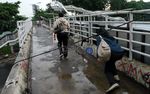 Tertiup Angin, Kanopi JPO Rontok