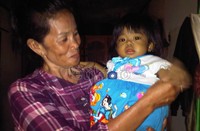 Karin pun sangat membutuhkan bantuan untuk pengobatan. Dibutuhkan Rp 800 juta hingga Rp 1 miliar untuk biaya pengobatan Karin ke Jakarta. Robert/detikcom.