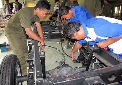 Mengintip Pabrik Esemka di Solo