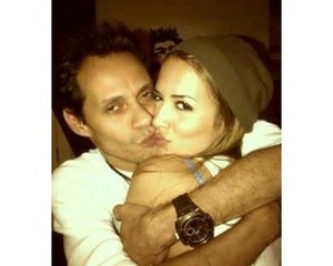 Marc Anthony Pamer Kemesraan dengan Pacar Baru