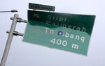 Papan Reklame Roboh Diterjang Puting Beliung