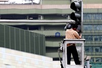Perbaikan lampu pengatur lalu-lintas ini untuk mencegah kerusakan yang berpotensi menimbulkan kemacetan.