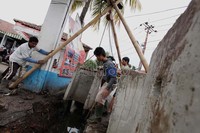 Arus curah hujan yang tinggi tidak bisa dihindari. Pemerintah harus bisa mengantisipasi dengan cerdas seperti perluasan daerah resapan air dan Ruang Terbuka HIjau (RTH).
