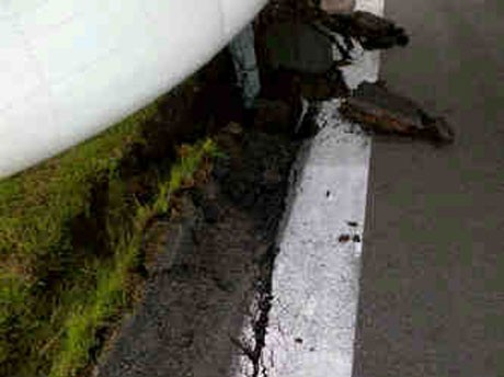 Roda Merpati Terperosok di Sampit Gara-gara Aspal Landasan Ambles