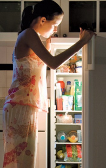 Lapar Tengah Malam? Makan Snack Sehat Ini!