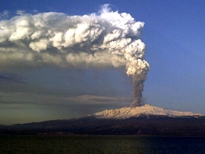 Gunung Etna di Italia Meletus
