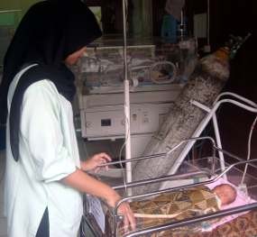 Seorang Warga Pacitan Lahirkan Bayi Tanpa Anus