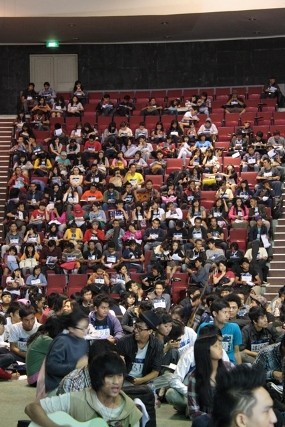 10.323 Peserta, Bersaing Ikuti Indonesian Idol di Bandung