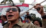 Korek Kuping Raksasa untuk SBY