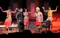 Para pemain dalam pertunjukan ini adalah pemenang Kompetisi Vocal Tembang Puitik Nasional 2011 yang diadakan April 2011 di Surabaya dan dianggap sebagai penyanyi klasik terbaik Indonesia saat ini. Hasan Alhabshy/detikcom.