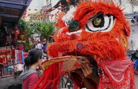 Barongsai pun mulai meriahkan di kawasan pusat perbelanjaan Pasar Pancoran Glodok, Jakarta Barat. Rengga Sancaya/detikcom.