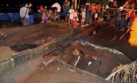 Lokasi jalan amblas persis di depan ikon kota Makassar, yakni Pantai Losari.