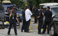 Ledakan ini terjadi sesaat setelah pengadilan tinggi Malaysia memvonis bebas Mantan PM Anwar Ibrahim atas dugaan sodomi kepada mantan ajundannya. Reuters/Samsul Said.