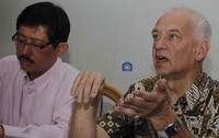 Pemeriksaan DNA ini juga sempat terkendala oleh beberapa masalah seperti masalah sampel DNA yang sudah terdegradasi akibat lamanya waktu (60 tahun), dan sampel yang terendam air akibat terkubur pada Daerah Aliran Sungai (DAS), tingginya kontaminasi, jumlah sampel yang tinggal sedikit dan langkanya metode ekstrasi DNA untuk pemeriksaan kasus semacam ini. Hasan Alhabshy/detikcom.
