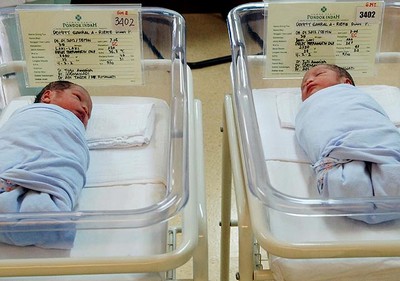 Ini Dia Bayi Kembar Rieke Dyah Pitaloka