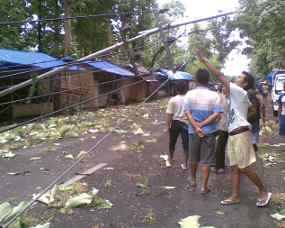 Pohon dan Tiang Listrik Tumbang, Pemilik Bengkel Luka-luka