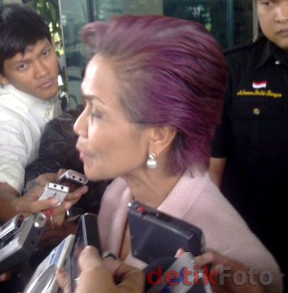 Usai Ditanya 3 Pertanyaan di KPK, Miranda Pulang Naik Rush