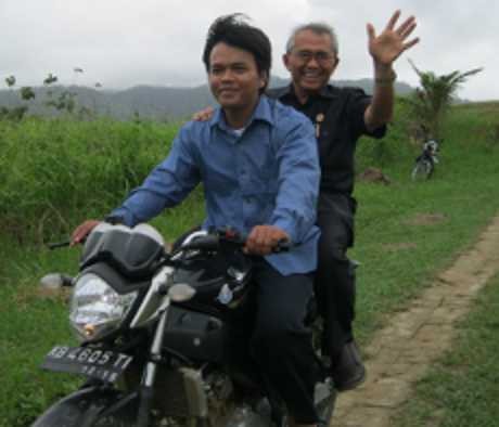 Kisah 3 Menteri Bersepeda Motor di Camar Bulan