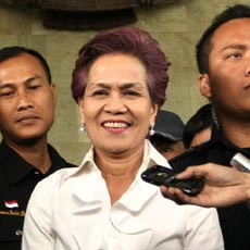 Ke KPK Naik Avanza, Miranda Tampil Ceria