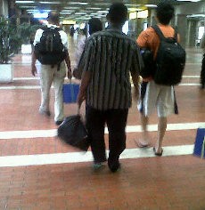 Kisah Protokoler Sambut Menteri dengan Sepatu Pinjaman di Sambas