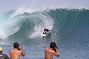 5 Spot Surfing Terbaik di Indonesia