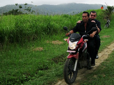 3 Menteri Bersepeda Motor ke Camar Bulan