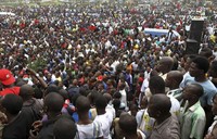 Ribuan orang turun ke jalan di Lagos, Nigeria. Mereka menolak kenaikan harga BBM dan penghapusan subsidi BBM. Reuters/Akintunde Akinleye.