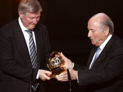 Ferguson Raih FIFA Presidential Award