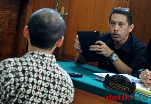 Charlie iPad Hadapi Tuntutan Hari Ini