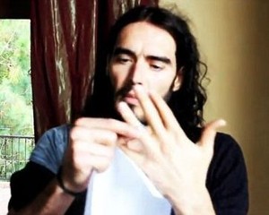 Sebelum Cerai, Russell Brand Upload Video ke Situs Porno