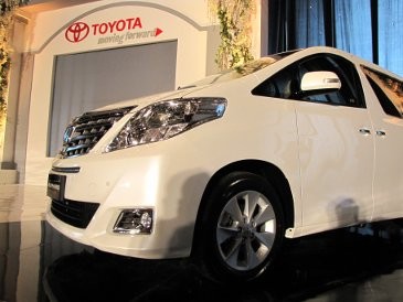 Toyota Alphard Obral Harga Sampai Rp 33 Juta
