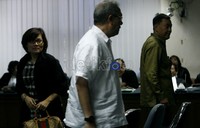 Direktur Marketing PT Anak Negeri Mindo Rosalina, Dirut dan Marketing Manager PT Duta Graha Indah (DGI) Dudung Purwadi dan Muhammad El Idris meninggalkan ruang sidang. Ramses/detikcom.