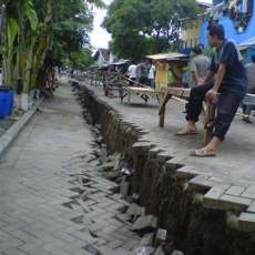 Warga Tuding Pemkot Surabaya Salah Lakukan Penyedotan Air