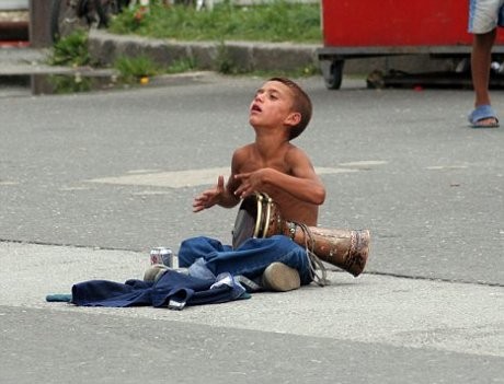 Duh! Dampak Krisis Eropa, Anak-anak di Yunani Dibuang Orangtua