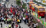 Massa Blokade Jalan Depan DPR
