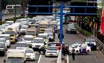 Massa Blokade Jalan Depan DPR