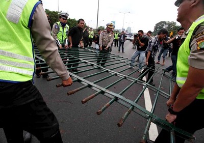 Petani Jebol Pagar DPR