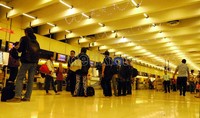 Suasana penumpang pesawat di bandara Soekarno-Hatta terlihat ramai. Rengga Sancaya/detikcom.