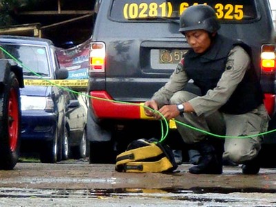 Jihandak Amankan Tas Ransel Diduga Bom