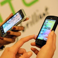 Meneropong Nasib BlackBerry, Android & iPhone di Indonesia