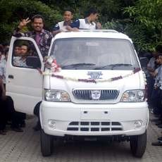 Pickup Esemka Patua Buatan SMK 2 Surabaya Diuji di Jalan Raya