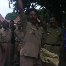 352 Desa Demo Kantor DPRD Sidoarjo