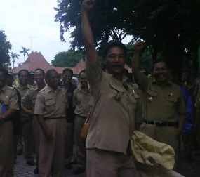 352 Desa Demo Kantor DPRD Sidoarjo