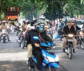 Tiga Ribu Perangkat Desa di Lumajang Turun ke Jalan