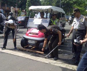 Polda Rancang Mobil Khusus Pembersih Ranjau Paku