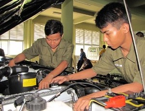 Wow! Dalam Sehari SMK Bisa Rakit 5 Mesin Mobil