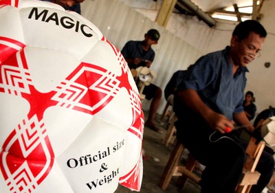 Bola Kaki Karya Napi Diekspor ke Timteng