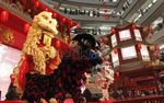 Jelang Imlek Barongsai Ramaikan Mal
