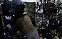Setiap hari mereka bergulat dengan sampah, berharap rezeki darinya. Hasan Alhabshy/detikcom.