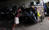 Di tengah himpitan ekonomi, mereka tetap berusaha menyekolahkan anak-anak, berharap kehidupan anak mereka akan lebih baik. Hasan Alhabshy/detikcom.